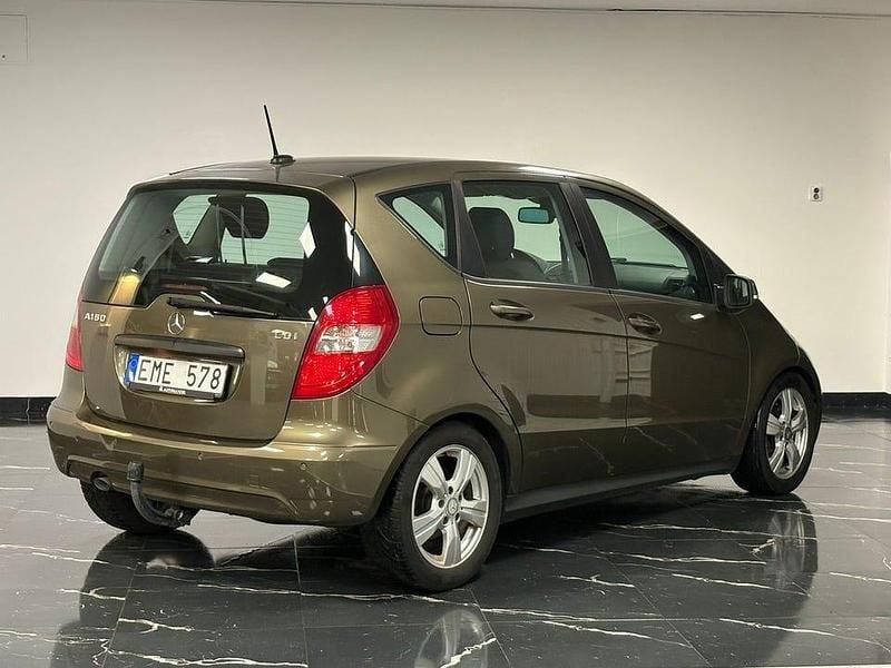 Begagnad Mercedes A180 Classic 109 HK (80 kW) 2009 Ljusbrun Halvkombi