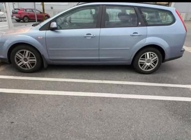 Blå Begagnad 2006 Ford Focus Kombi | 69 000 kr (Dyr) - Bild 1/3