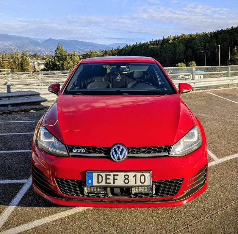 Röd Begagnad 2014 VW Golf VII GTI Halvkombi | 165 000 kr (Marknadspris) - Bild 1/4