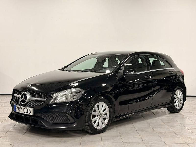 Begagnad Mercedes A180 Style 122 HK (89 kW) 2017 Svart Halvkombi