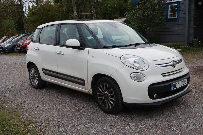 Vit Begagnad 2012 Fiat 500L Lounge Minibuss | 45 500 kr - Bild 1/4