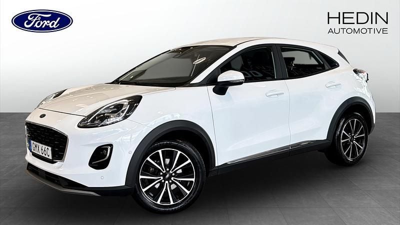 Frozen white Begagnad 2022 Ford Puma Gen-E Titanium SUV | 189 900 kr (Marknadspris) - Bild 1/4