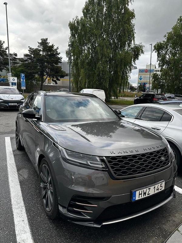 Grå Begagnad 2018 Land Rover Range Rover Velar R-Dynamic SUV | 429 000 kr (Marknadspris) - Bild 1/4