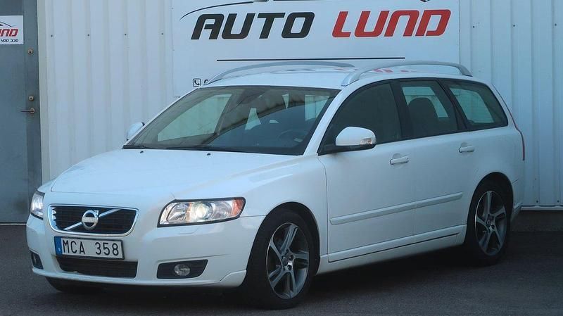 Vit Begagnad 2012 Volvo V50 Kombi | 55 000 kr (Marknadspris) - Bild 1/4