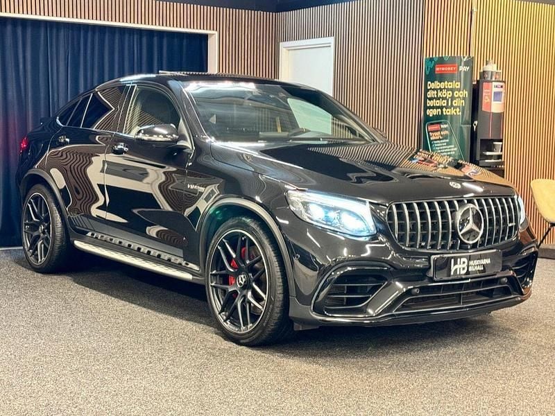 Svart Begagnad 2019 Mercedes GLC63 AMG AMG Sportkupé | 639 900 kr (Marknadspris) - Bild 1/4