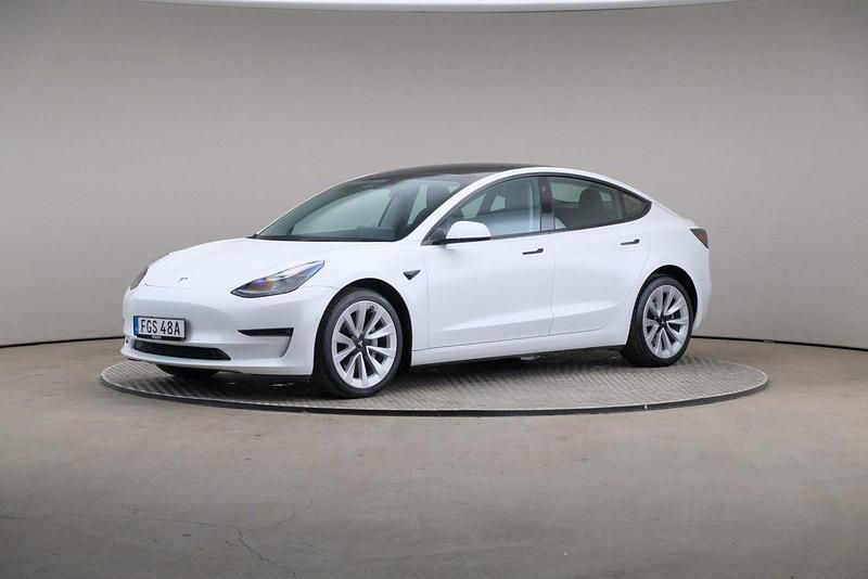 Vit (multicoat vit (pärl)) Begagnad 2022 Tesla Model 3 Long Range Sedan | 335 000 kr (Marknadspris) - Bild 1/4