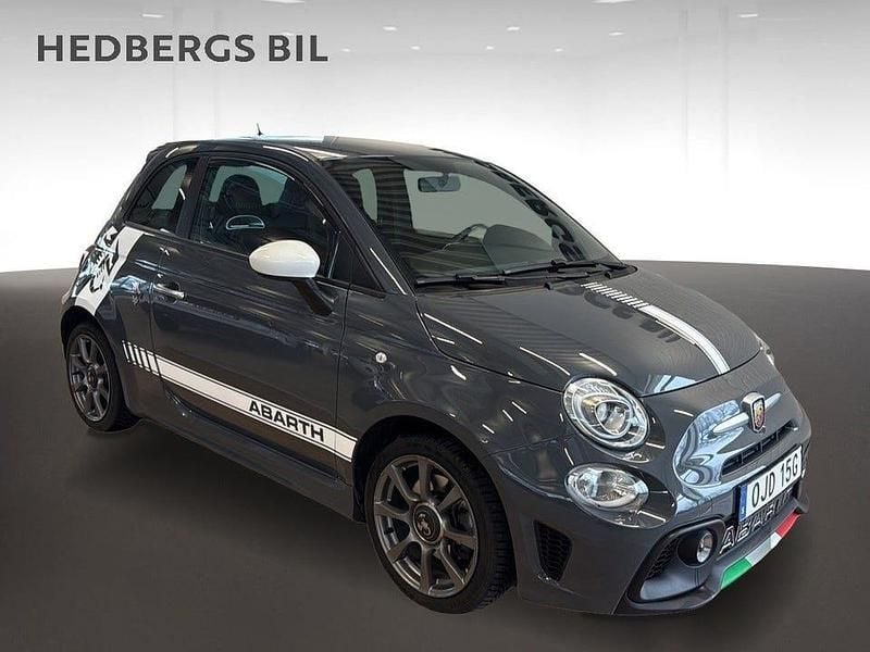 Grå Begagnad 2020 Abarth 595 Halvkombi | 169 900 kr (Marknadspris) - Bild 1/4