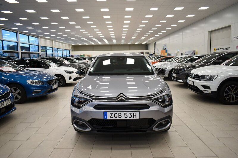 Grå Begagnad 2024 Citroën C4 Halvkombi | 279 900 kr (Marknadspris) - Bild 1/4