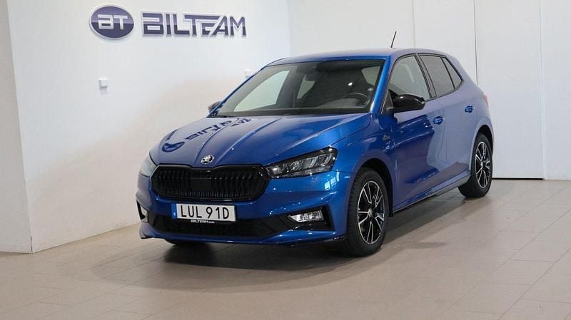 Blå Begagnad 2024 Skoda Fabia Monte Carlo Halvkombi | 234 900 kr (Marknadspris) - Bild 1/4