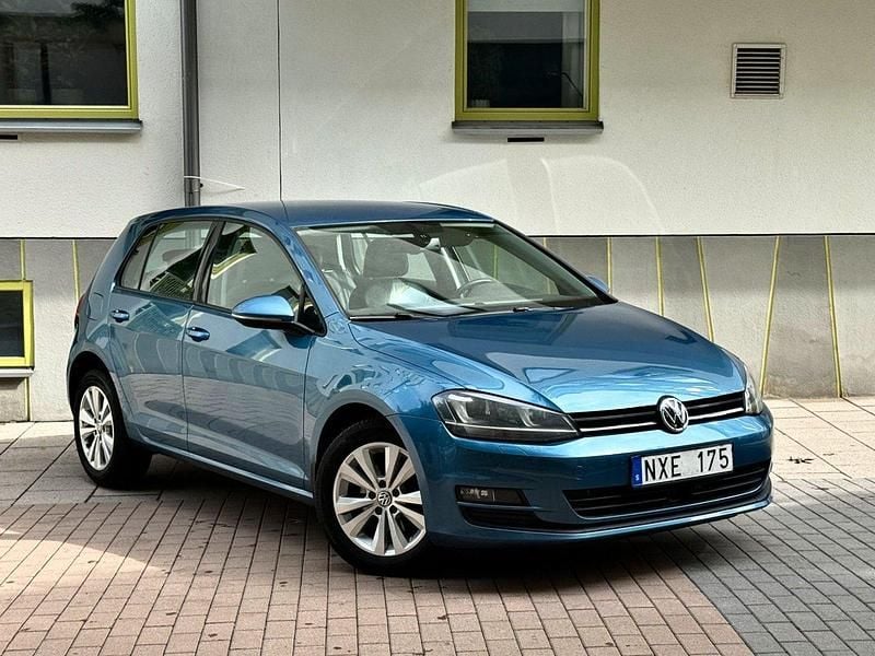 Blå Begagnad 2013 VW Golf VII Halvkombi | 76 900 kr (Marknadspris) - Bild 1/4
