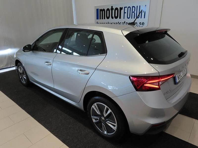 Begagnad Skoda Fabia Style 112 HK (82 kW) 2023 Silver Halvkombi