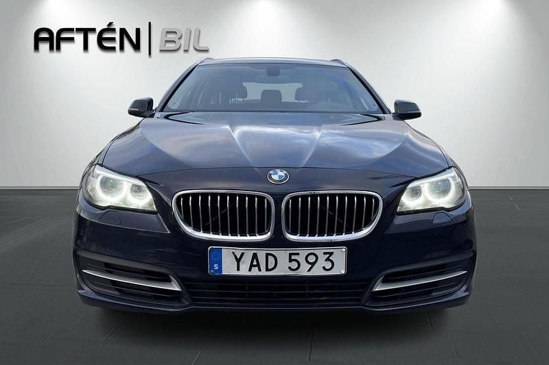 Blå Begagnad 2015 BMW 520 Kombi | 179 000 kr (Marknadspris) - Bild 1/3