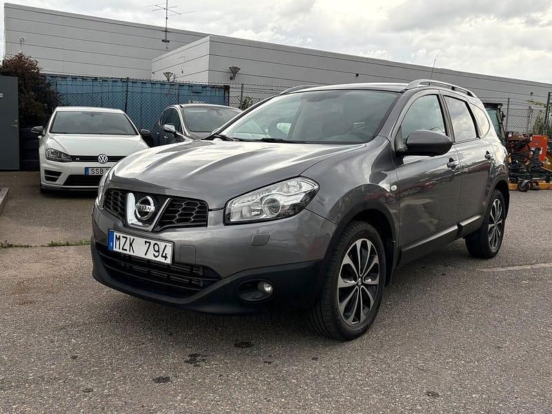 Grå Begagnad 2012 Nissan Qashqai +2 SUV | 64 900 kr (Lite dyr) - Bild 1/4