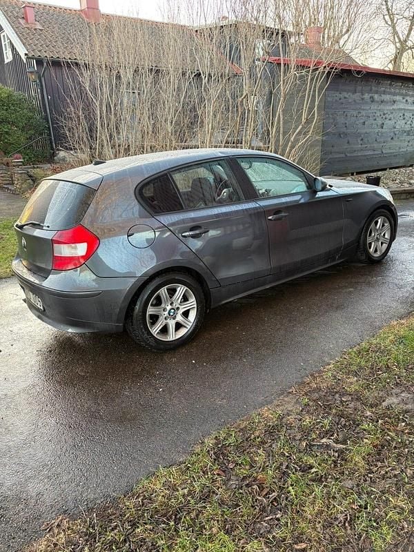 Begagnad BMW 120 150 HK (110 kW) 2006 Halvkombi