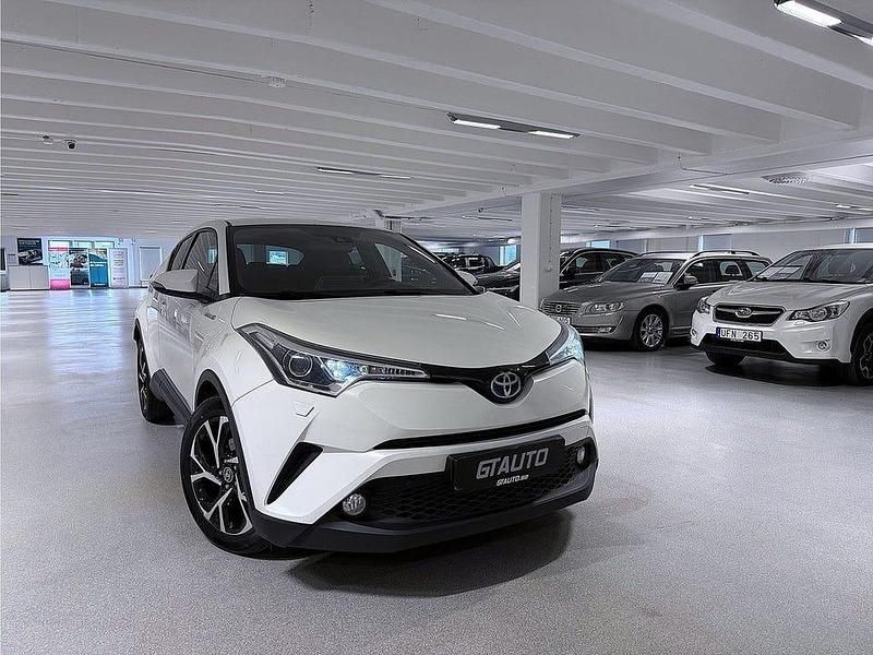 Vit Begagnad 2019 Toyota C-HR Edition SUV | 229 900 kr (Marknadspris) - Bild 1/3