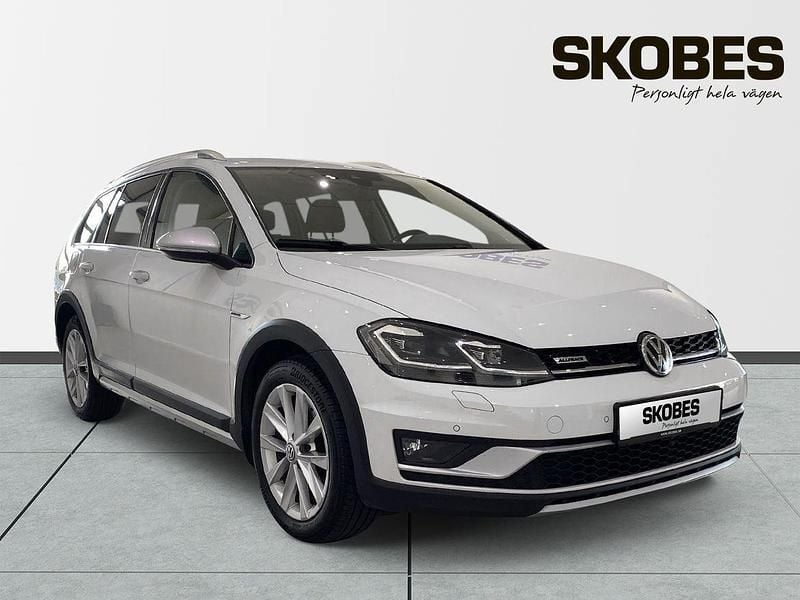 Vit Begagnad 2020 VW Golf Alltrack Kombi | 209 900 kr (Marknadspris) - Bild 1/3