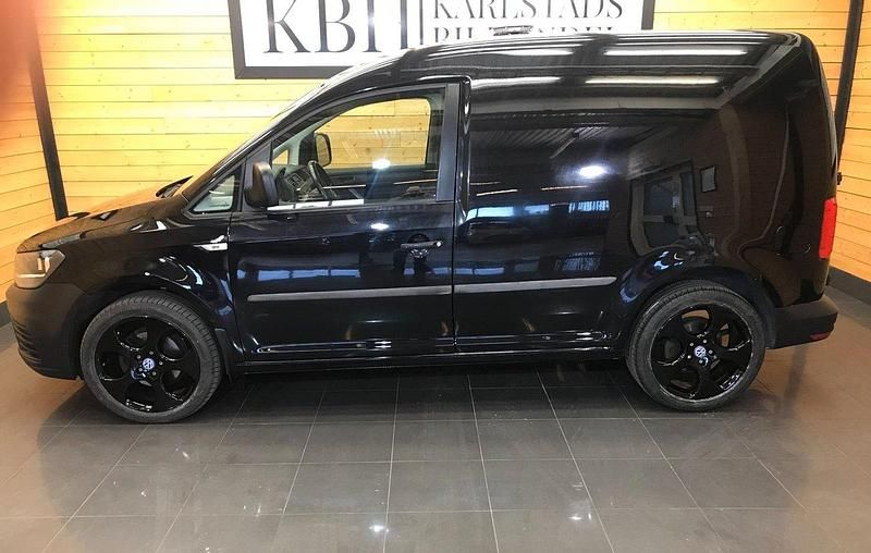 Svart Begagnad 2019 VW Caddy Minibuss | 144 900 kr (Marknadspris) - Bild 1/4