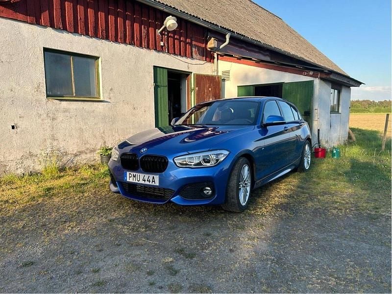 Blå Begagnad 2019 BMW 118 M Sport Halvkombi | 155 000 kr (Bra pris) - Bild 1/3