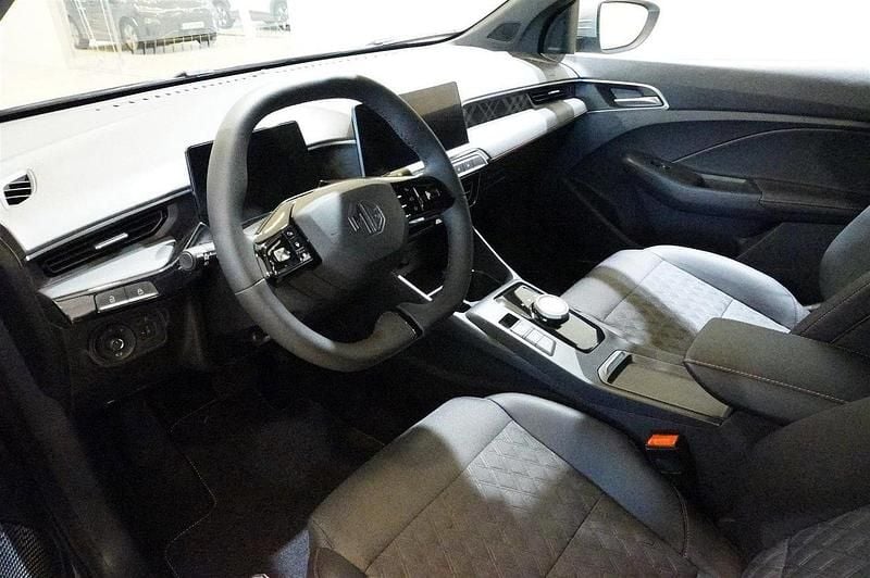 Begagnad MG MG3 102 HK (75 kW) 2024 Grå/silver Halvkombi