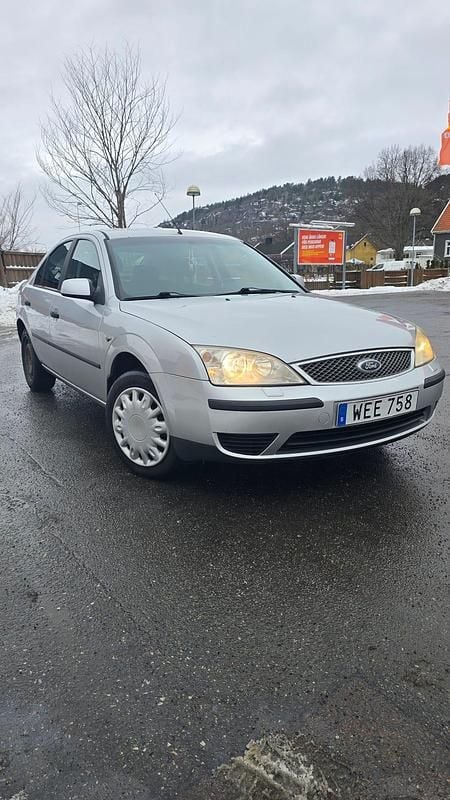Begagnad Ford Mondeo 145 HK (106 kW) 2005 Halvkombi