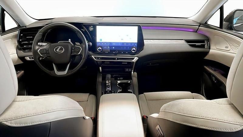Begagnad Lexus RX450h+ Luxury Line 309 HK (227 kW) 2023 Svart SUV