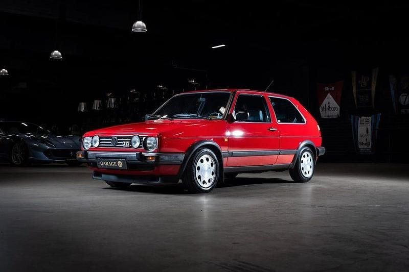 Röd Begagnad 1988 VW Golf II GTI Halvkombi | 499 016 kr - Bild 1/4