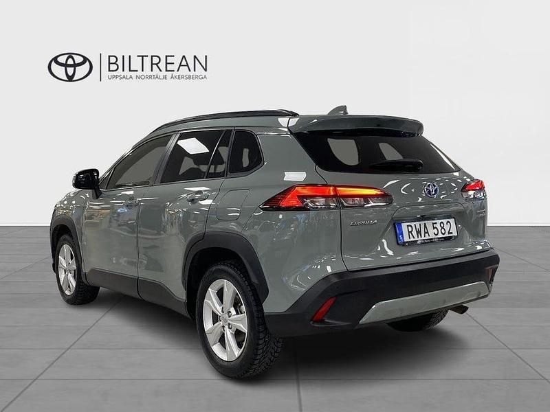 Begagnad Toyota Corolla Cross Style 197 HK (144 kW) 2023 Grön SUV