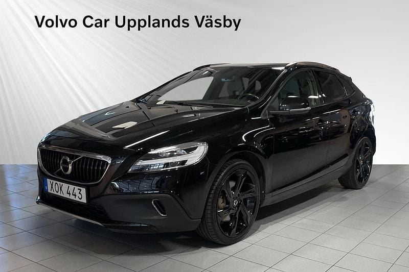 Svart Begagnad 2018 Volvo V40 CC Kombi | 209 900 kr (Marknadspris) - Bild 1/4
