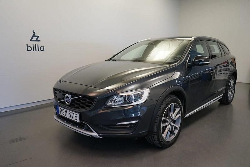 Grå Begagnad 2018 Volvo V60 CC Standard Kombi | 249 500 kr (Marknadspris) - Bild 1/3