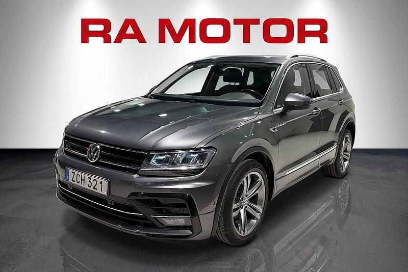 Silver metallic Begagnad 2017 VW Tiguan R-line SUV | 219 900 kr (Dyr) - Bild 1/3