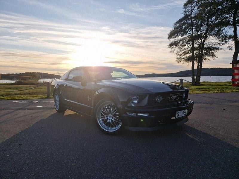 Svart Begagnad 2007 Ford Mustang Sportkupé | 89 000 kr (Bra pris) - Bild 1/4