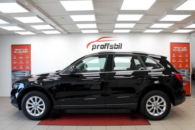 Svart Begagnad 2011 Audi Q5 SUV | 124 900 kr (Marknadspris) - Bild 1/4