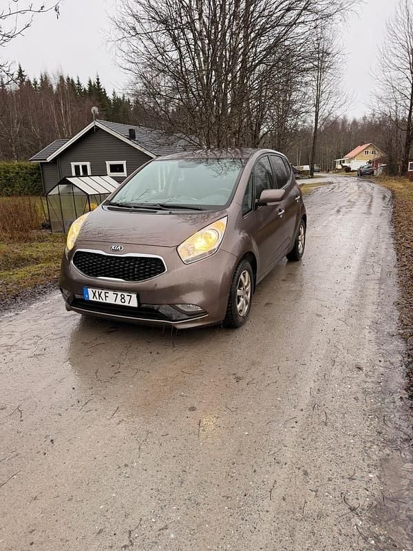 Begagnad 2017 Kia Venga Halvkombi | 95 000 kr (Marknadspris) - Bild 1/4