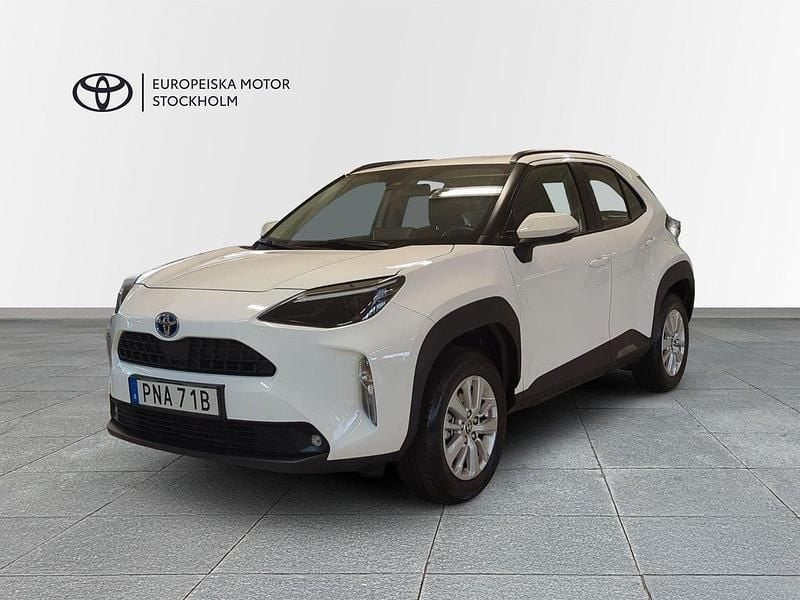 Vit Begagnad 2023 Toyota Yaris Cross Active SUV | 274 900 kr (Marknadspris) - Bild 1/4