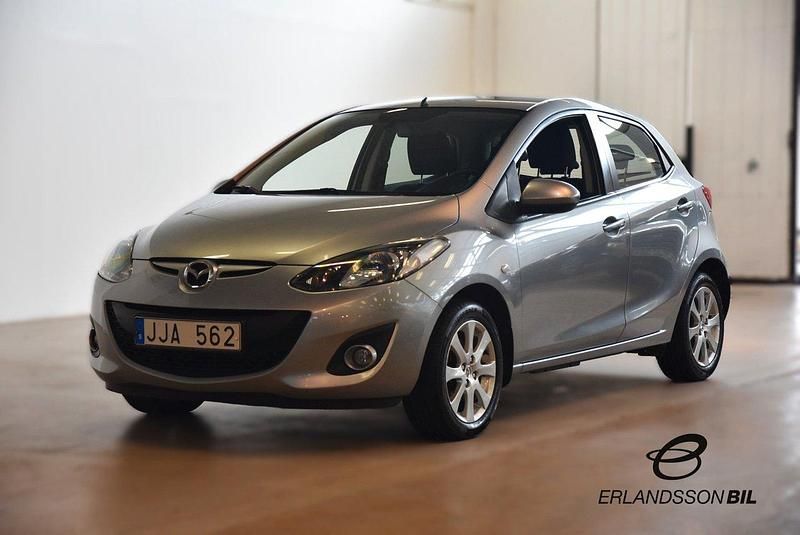Grå Begagnad 2010 Mazda 2 Halvkombi | 64 900 kr (Marknadspris) - Bild 1/4