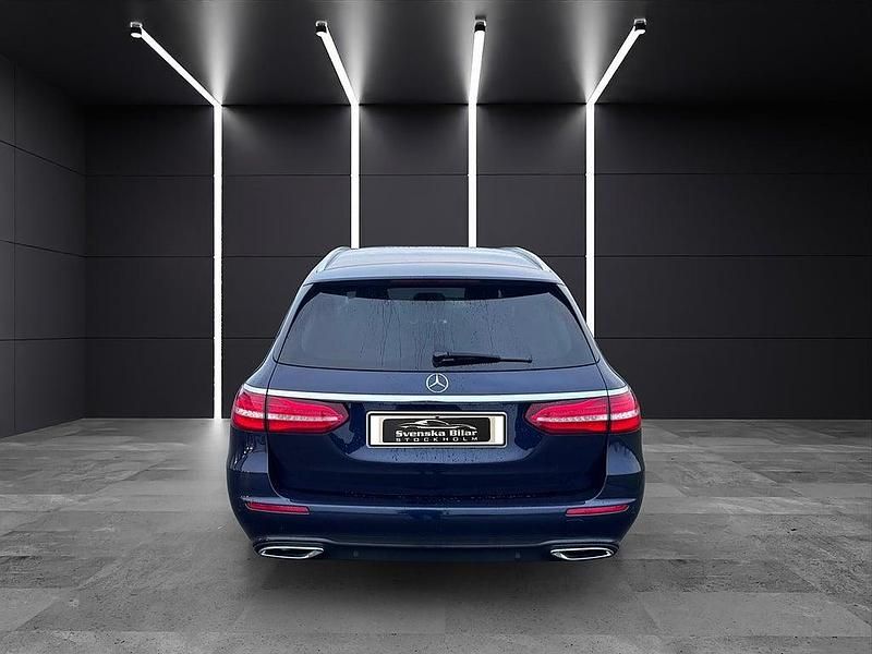 Begagnad Mercedes E200 150 HK (110 kW) 2018 Mörkblå Kombi