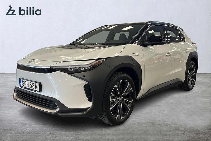 Vit Begagnad 2022 Toyota bZ4X Executive SUV | 409 900 kr (Marknadspris) - Bild 1/3
