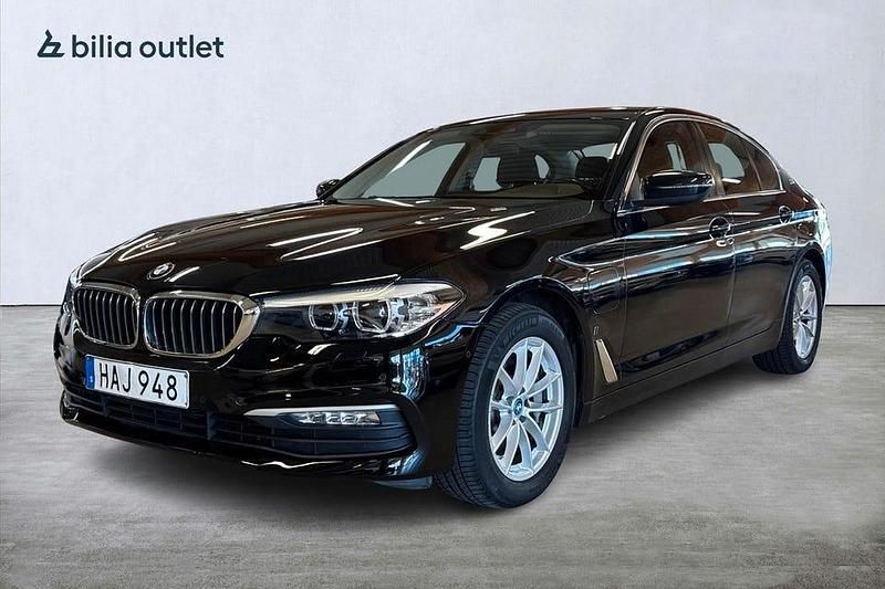 Svart Begagnad 2018 BMW 530 iPerformance Sedan | 214 900 kr (Bra pris) - Bild 1/3