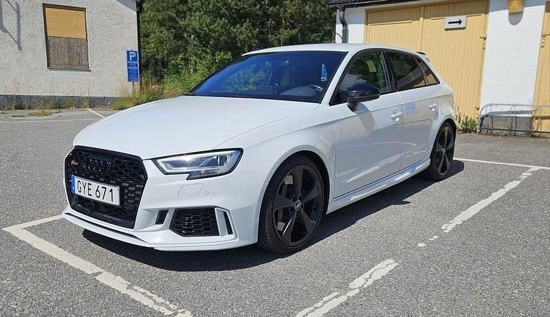 Vit Begagnad 2018 Audi RS3 Sportback Sport Halvkombi | 415 000 kr (Bra pris) - Bild 1/4