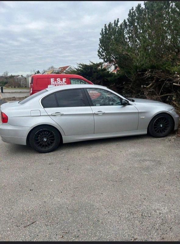 Begagnad BMW 325 Comfort Edition 218 HK (160 kW) 2005 Grå Sedan