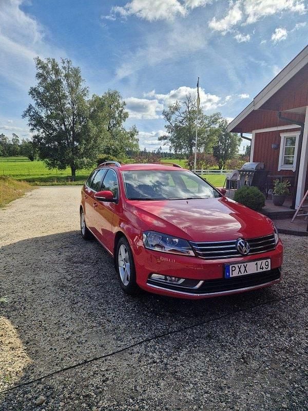 Röd Begagnad 2012 VW Passat Kombi | 59 000 kr (Bra pris) - Bild 1/4