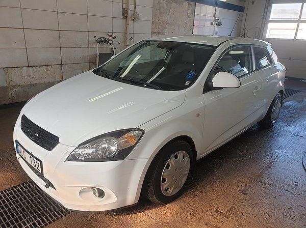 Begagnad Kia ProCeed 140 HK (102 kW) 2008 Halvkombi