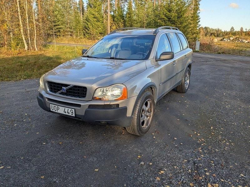 Brun Begagnad 2004 Volvo XC90 Standard SUV | 35 000 kr (Superpris) - Bild 1/4