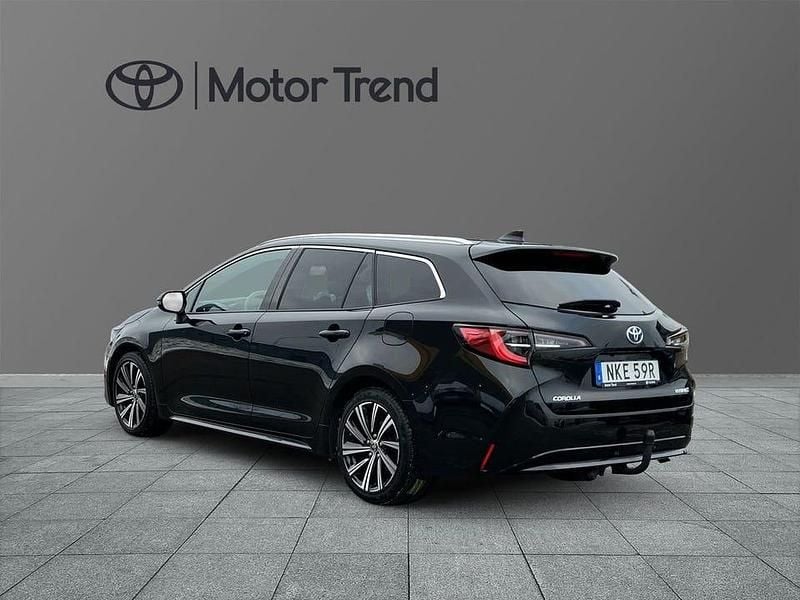 Begagnad Toyota Corolla Style 124 HK (91 kW) 2022 Svart Kombi