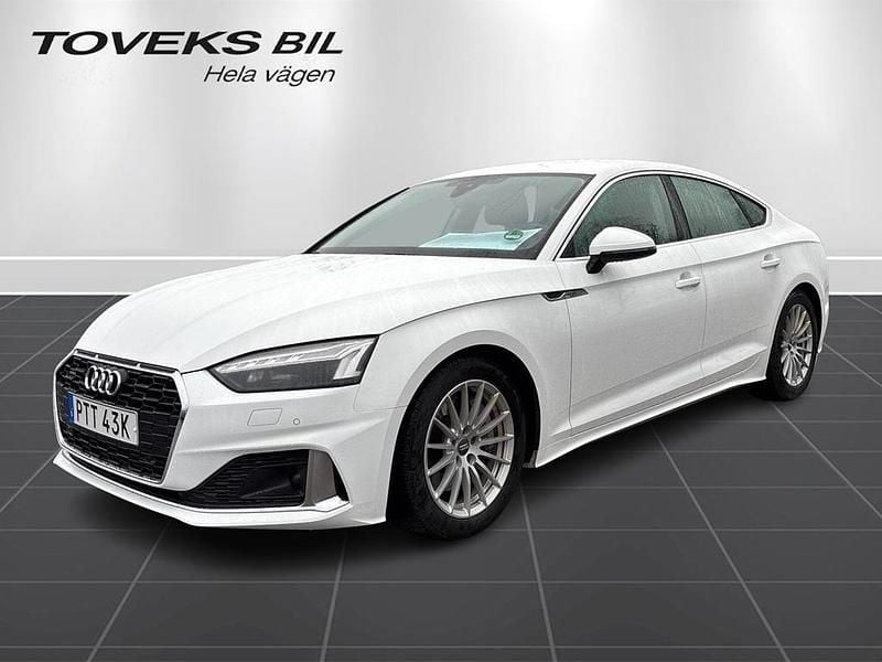 Vit Begagnad 2021 Audi A5 Sportback Proline Halvkombi | 252 000 kr (Superpris) - Bild 1/4