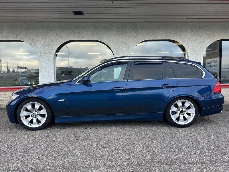 Begagnad BMW 330 232 HK (170 kW) 2006 Mörkblå (mysticblåmetallic) Kombi