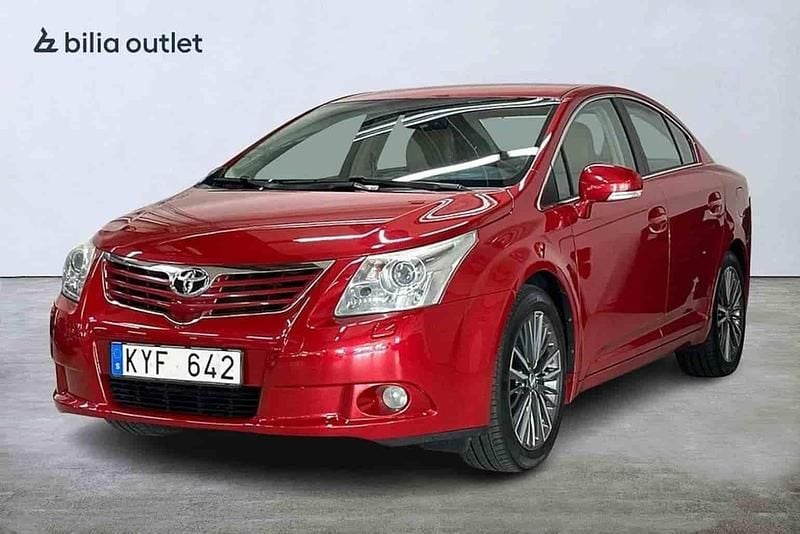 Röd Begagnad 2010 Toyota Avensis Sedan | 94 900 kr - Bild 1/1