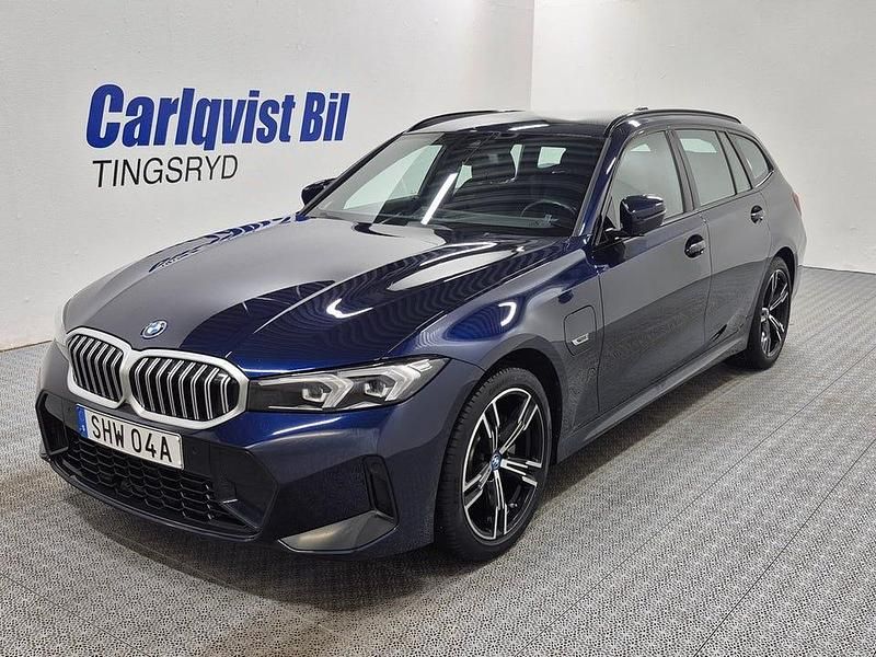 Begagnad BMW 330 M Sport 184 HK (135 kW) 2023 Tanzanite blue metallic Kombi