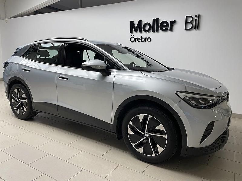 Scale silver metallic Begagnad 2025 VW ID.4 Pro SUV | 489 900 kr (Marknadspris) - Bild 1/4