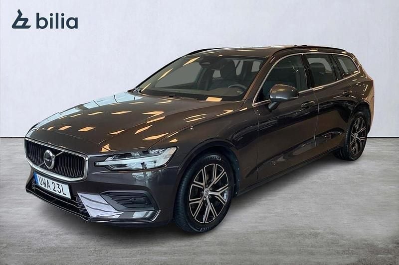 Grå Begagnad 2023 Volvo V60 Core Kombi | 319 900 kr (Bra pris) - Bild 1/3
